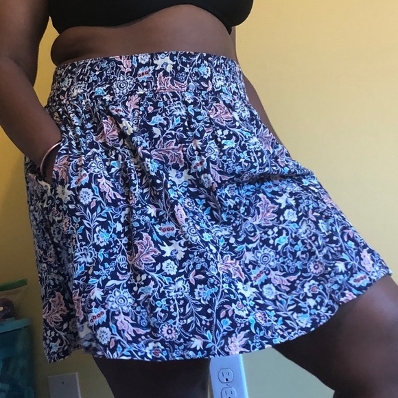 Plus size vintage floral print mini skirt - Picture 2 of 5
